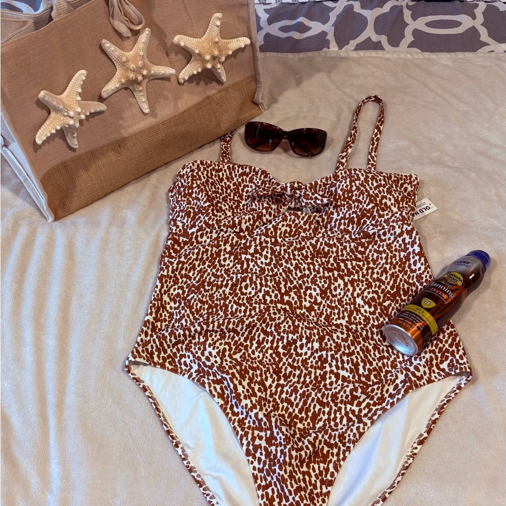 Old Navy Cheetah print Swimsuit, size XL (NWT)